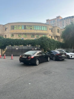 Satılır köhnə tikili 1 otaqlı 35 m²,  Elmlər Akademiyası m.-3