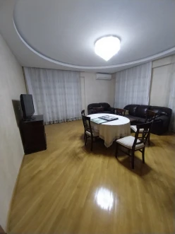 Satılır yeni tikili 3 otaqlı 145 m², İnşaatçılar m.-6