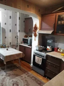 Satılır köhnə tikili 3 otaqlı 100 m², Azadlıq prospekti m.-8