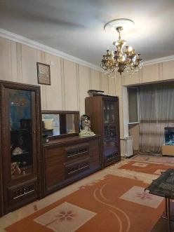 Satılır köhnə tikili 3 otaqlı 100 m², Azadlıq prospekti m.-5