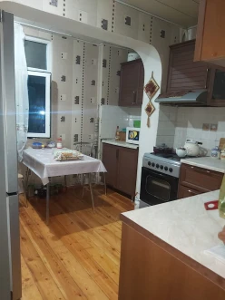 Satılır köhnə tikili 3 otaqlı 100 m², Azadlıq prospekti m.-17